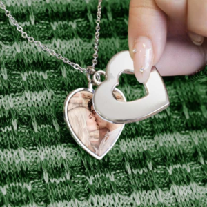 Collar DOBLE colgante troquelado corazón.